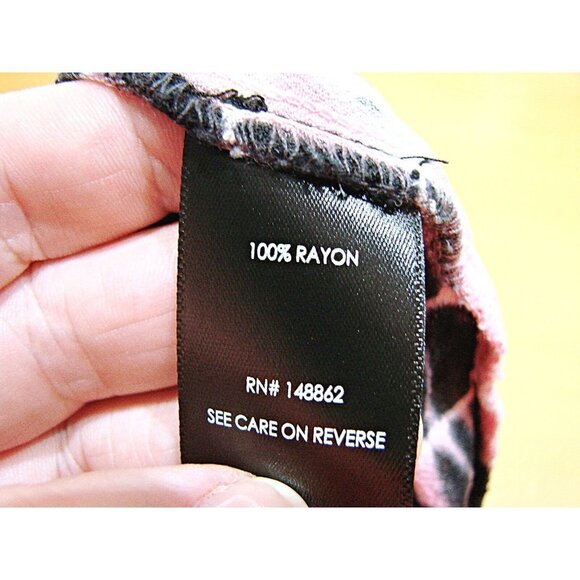 Torrid Sleeveless Flowy Blouse Top Sz 1 Pink Black Tie Dye Key Hole Gold Jewels - Picture 10 of 12